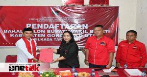 Didukung oleh Tim Pemenangan, Ramdhan Mapaliey Mendaftar Sebagai Calon Bupati Gorontalo Utara di Sekretariat PDIP