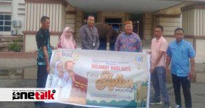 Bank SulutGo Cabang Gorontalo Utara Serahkan Bantuan Sapi Qurban untuk Hari Raya Idul Adha 1445 H