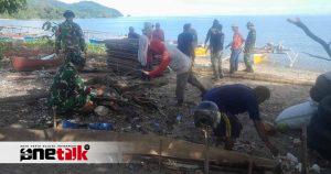 Karya Bakti Koramil 03/Sumalata dan Warga Desa Hutakalo: Bersihkan Pesisir Pantai untuk Lingkungan Lebih Sehat