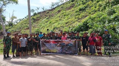Karya Bakti TNI, Kompi Senapan A Yonif 713/ST Bersinergi dengan Masyarakat Desa Bualemo