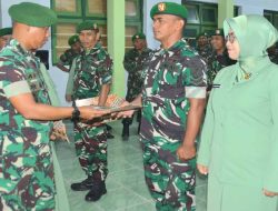 Dandim Gorontalo Serahkan Piagam Penghargaan kepada 15 Babinsa atas Dedikasi dalam Bencana
