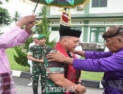 Dengan Adat Gorontalo Sambut Komandan Baru Korem 133/NW: Mopotilolo dan Molo’opu Jadi Simbol Penyatuan Diri
