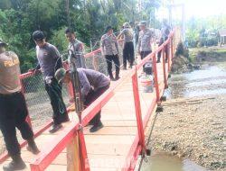 Gotong Royong Brimob dan Warga Mohulo Pulihkan Akses Vital Jembatan Gantung Desa Molalahu